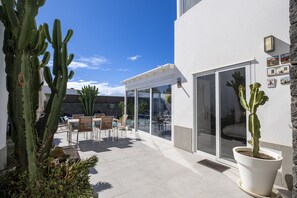 Outdoor dining - Vacation Villa 'Casa Saidera ' with Private Pool, Wi-Fi and Air Conditioning (Playa Blanca)