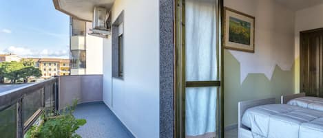 2 chambres, fer et planche à repasser, Wi-Fi gratuit, draps fournis