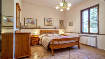 2 slaapkamers, een strijkplank/strijkijzer, gratis wifi, beddengoed