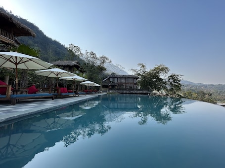 Outdoor pool, pool umbrellas, sun loungers