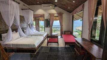 Quarto superior, banheira, ao lado da pista de esqui | 1 quarto, frigobar, escrivaninha, espaço de trabalho para notebook