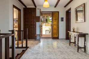Interior - "Villa Amistad" with Mountain View, Private Pool & Wi-Fi (El Vilar d'Aro)