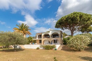 Exterior - "Villa Amistad" with Mountain View, Private Pool & Wi-Fi (El Vilar d'Aro)