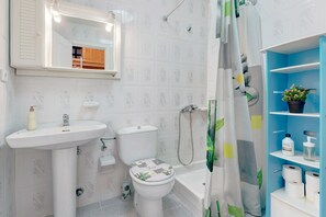 Kylpyamme, hiustenkuivaaja, pyyhkeet