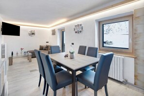 Dining - Apartment 'Presot' with Mountain View, Shared Garden & Wi-Fi (Livigno)