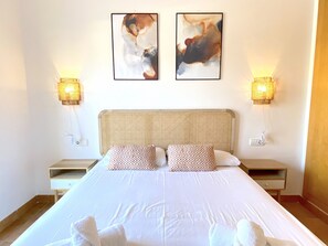 3 slaapkamers, een strijkplank/strijkijzer, gratis wifi, beddengoed