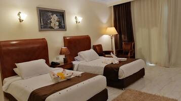 Deluxe Pool View | Minibar, skrivebord, strygejern/strygebræt