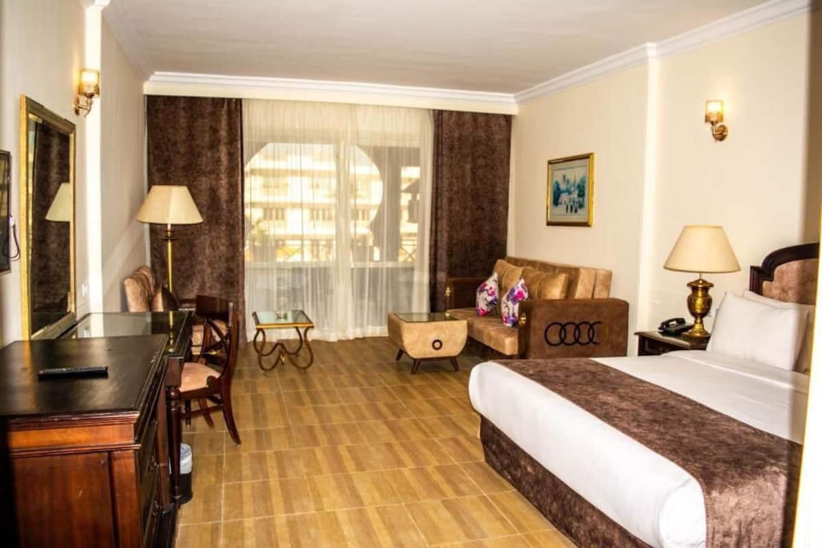 1 bedroom, minibar, desk, iron/ironing board