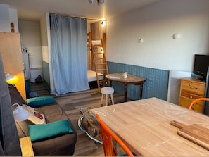TV, ping pong, books - Comfort and south-facing views for 5 people Easy, free parking (Besse-et-Saint-Anastaise)