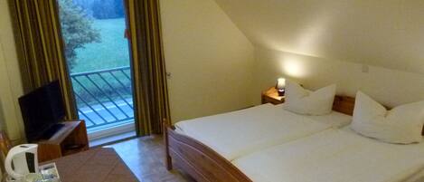 Quarto casal, 1 quarto, banheiro privativo | Vista do quarto