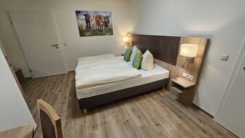 Zweibettzimmer, 2 Einzelbetten, Nichtraucher, mit Bad | Minibar, Verdunkelungsvorhänge, schallisolierte Zimmer