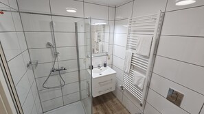 Twin Room, 2 Single Beds, Non Smoking, Ensuite | Bathroom