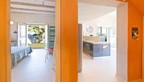 3 habitaciones, tabla de planchar con plancha, wifi y ropa de cama 