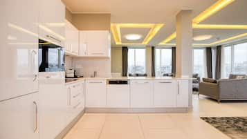 Panoramic Penthouse | Private kitchen | Mini-fridge, microwave, stovetop, cookware/dishes/utensils