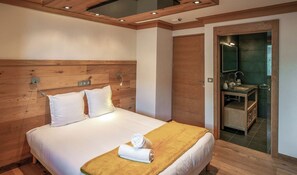 3 bedrooms, iron/ironing board, travel cot, free WiFi