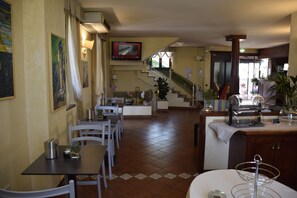 ห้องอาหารเช้า