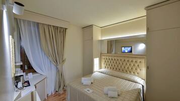 Superior-Doppel- oder -Zweibettzimmer | Minibar, Schreibtisch, laptopgeeigneter Arbeitsplatz