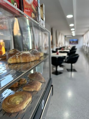 Daily cooked-to-order breakfast for a fee - Oasi San Francesco (Rome)
