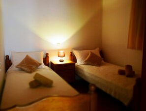 2 bedrooms, WiFi, bed sheets - Villa Julio's  fully separate stone house , located in the middle of garden (Seget Donji)