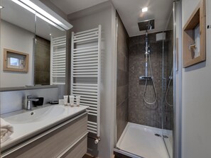Hair dryer, towels
