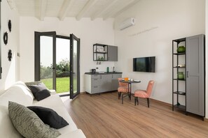 TV - Nice villa with pool near Noto, Sicily (Noto)