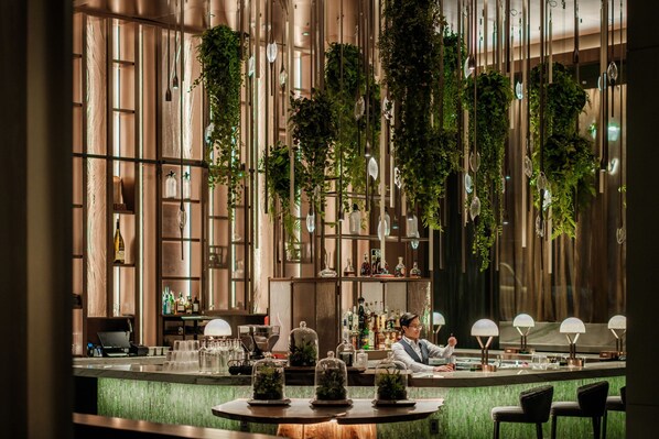 Breakfast, lunch, dinner served; American cuisine - The Ritz-Carlton, Portland (Portland)