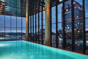 Indoor pool - The Ritz-Carlton, Portland (Portland)