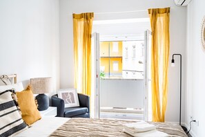 2 bedrooms, iron/ironing board, WiFi