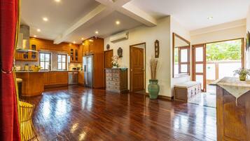 Deluxe Villa | Living area