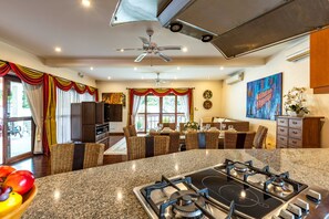 Deluxe Villa | Private kitchen - 3 BR Pool Villa in Great Location CV3 (Hua Hin)