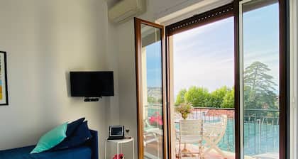 Splendid apt with beautiful sea view in Sorrento center near the beach