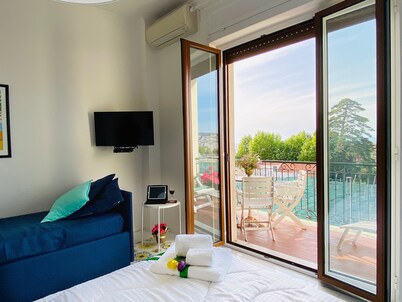 Splendid apt with beautiful sea view in Sorrento center near the beach