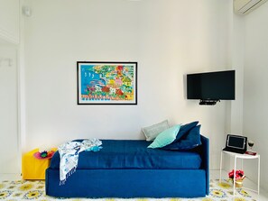 2 bedrooms, iron/ironing board, travel cot, WiFi - Splendid apt with beautiful sea view in Sorrento center near the beach (Sorrento)