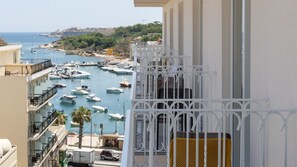 Minibar, in-room safe, desk, blackout curtains - Alavits Hotel by ST Hotels (Gzira)