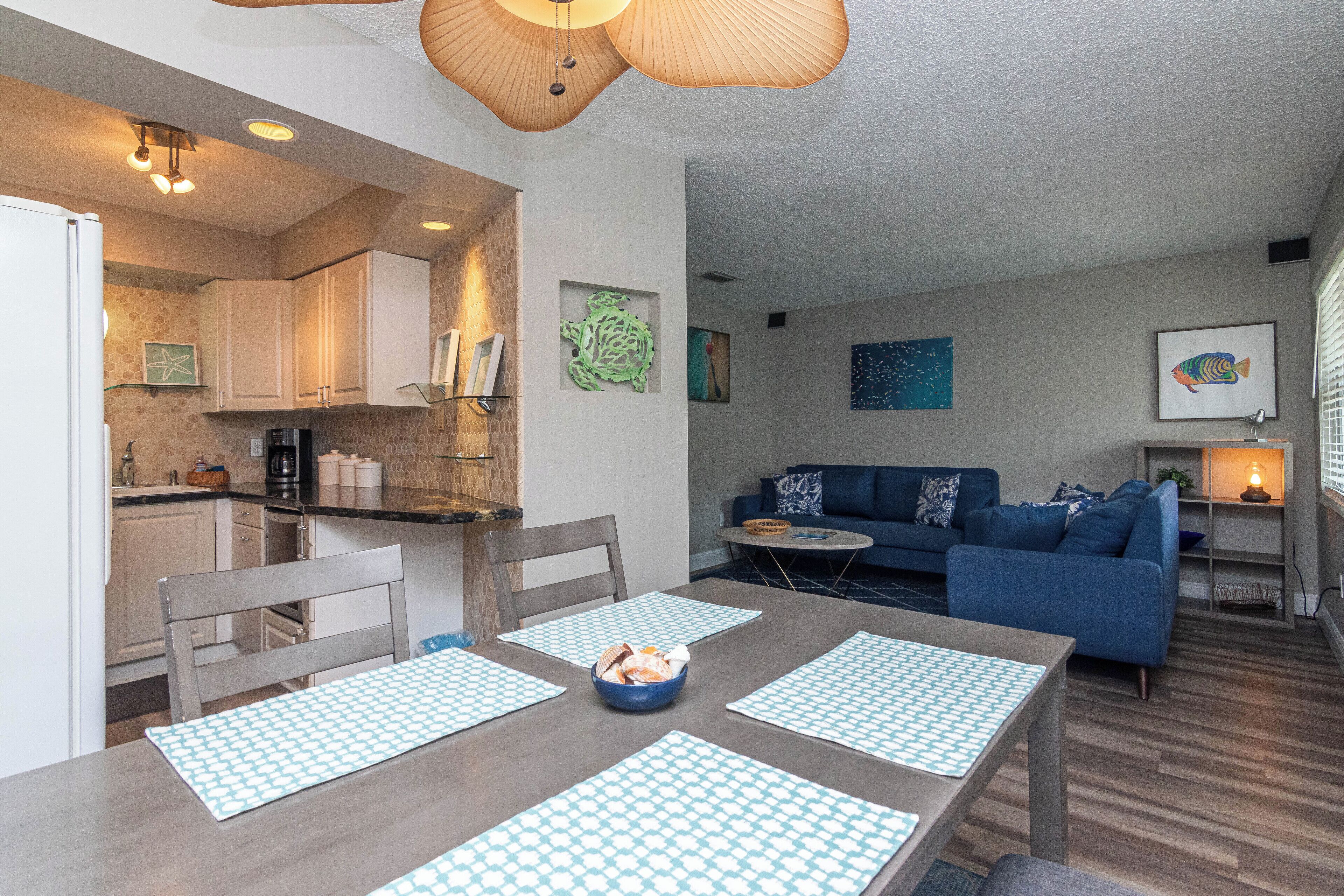 Lucky Living Coastal Condo - 1 Bedroom / King Bed