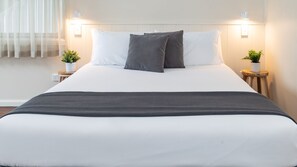 1 bedroom, iron/ironing board, free internet, bed sheets - Pacific Motel 06 - Free WiFi (Forster)