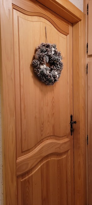 Interior - COSY CHALET 8 PERS. 108 M2. 3 BEDROOMS. 2 BATHROOMS. WIFI+DRAPS+TOWELS+EDF INCLUDED (Tendon)