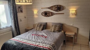 3 bedrooms, desk, iron/ironing board, travel crib - COSY CHALET 8 PERS. 108 M2. 3 BEDROOMS. 2 BATHROOMS. WIFI+DRAPS+TOWELS+EDF INCLUDED (Tendon)