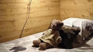 3 chambres, bureau, fer et planche Ă repasser, lit parapluie