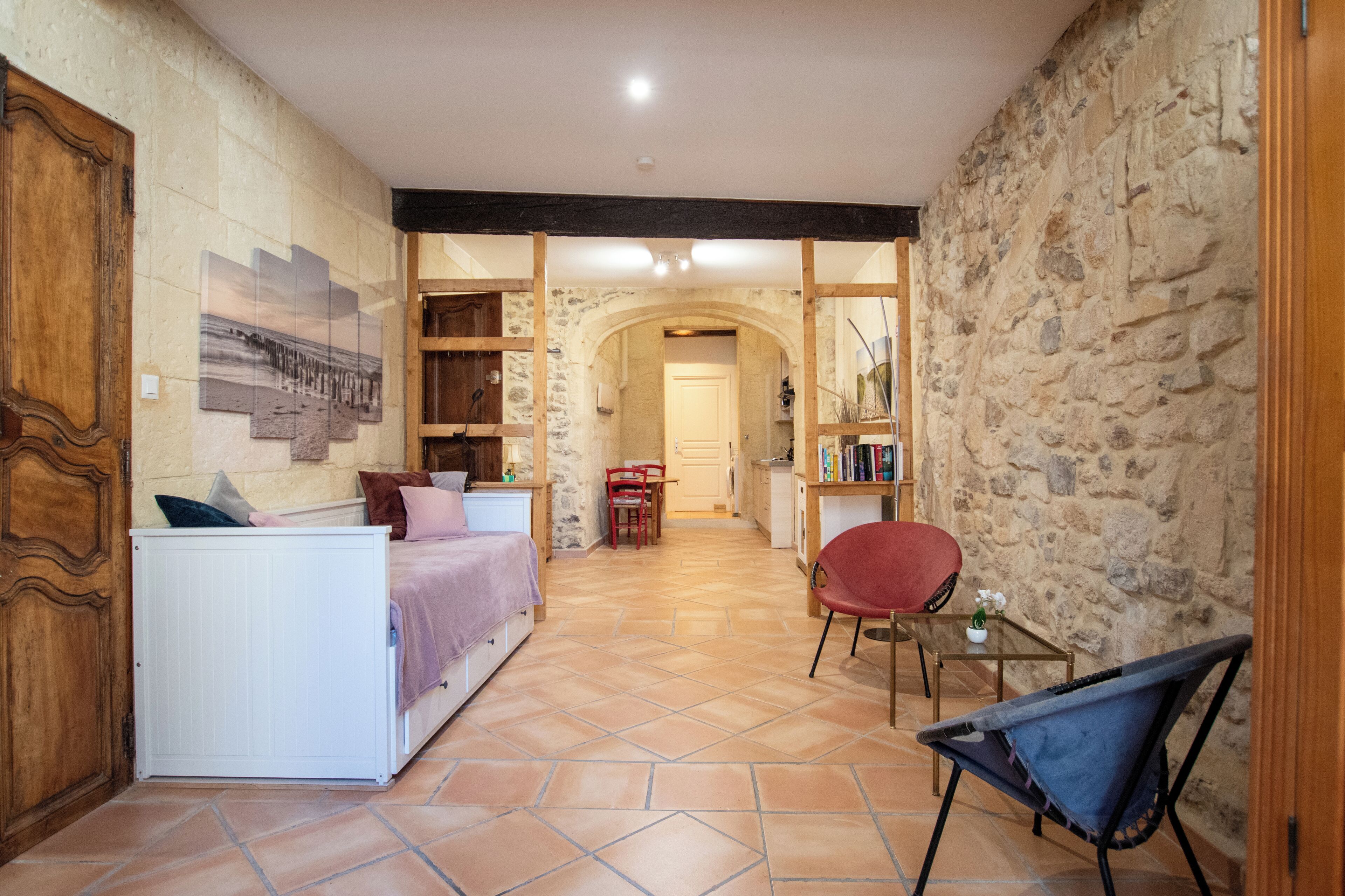 1 habitación, escritorio, tabla de planchar con plancha y wifi gratis 