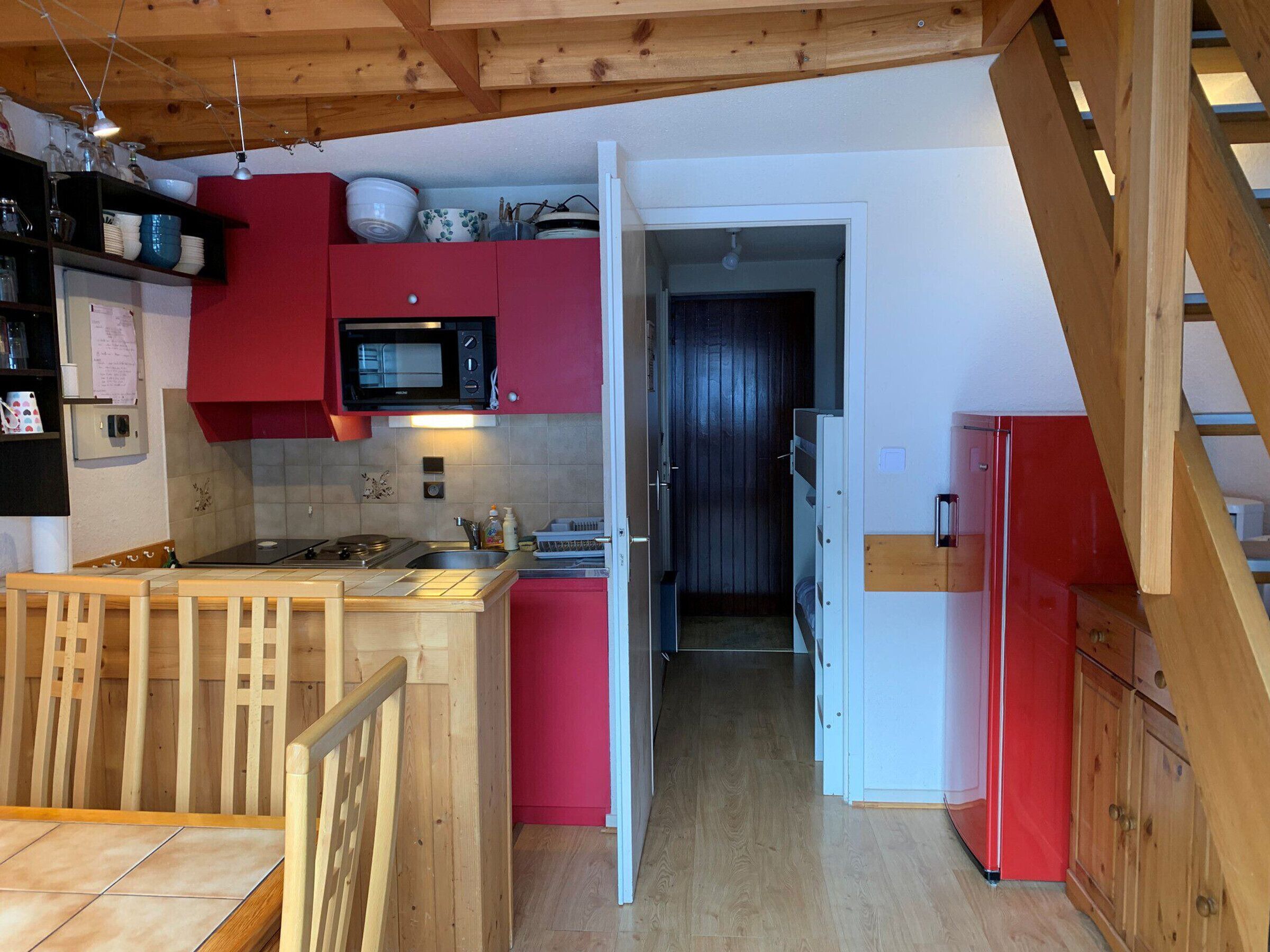 Fridge, dishwasher