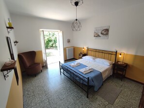 2 makuuhuonetta, silitysrauta/-lauta, ilmainen Wi-Fi, vuodevaatteet