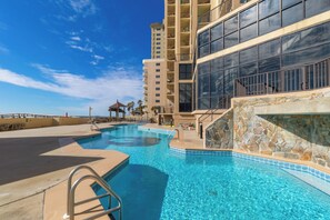 Hồ bơi trong nhà, hồ bơi ngoài trời 