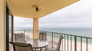 Signature-Apartment, 2 Schlafzimmer, Balkon, Meerblick | Balkon