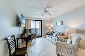 Signature Condo, 2 Bedrooms, Balcony, Ocean View | Living room