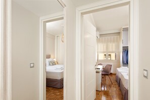 Luxury-Apartment | 2 Schlafzimmer, Schreibtisch, schallisolierte Zimmer