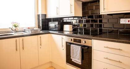 Cosy 2 bed flat near train station Basingstoke!