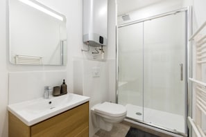 Douche, serviettes fournies