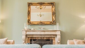 A room with a chandelier, a fireplace, and a large ornate mirror on the wall. - Stunning Belle Epoque Villa in the heart of Cannes, private pool, secure parking (Cannes)