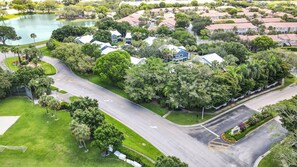 Property grounds - 290C - Boca Retreat w/ Pool, Parking, Near Evert Tennis & Shops (Boca Raton)